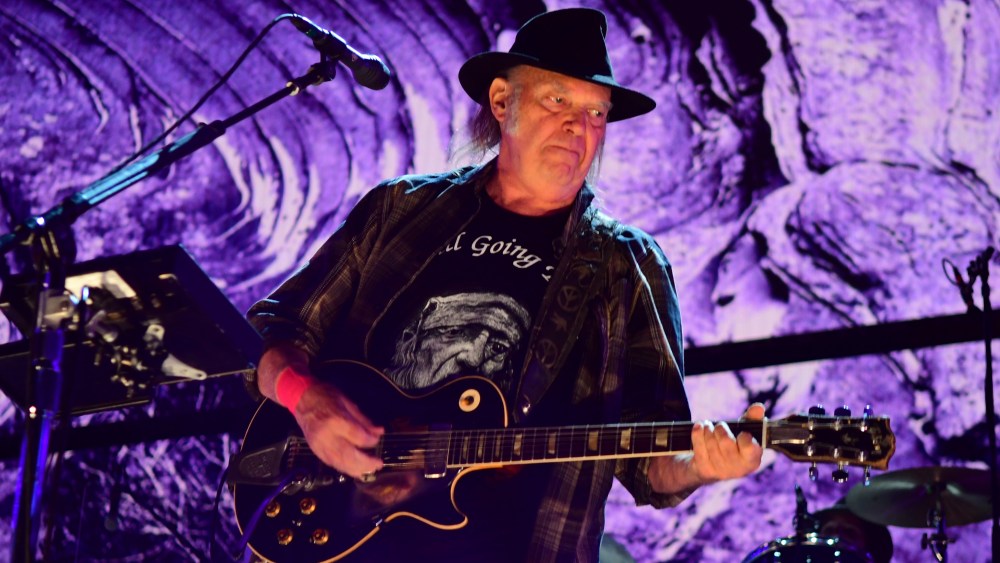 Neil Young annuleert de rest van de Crazy Horse-tour vanwege de ziekte van de band